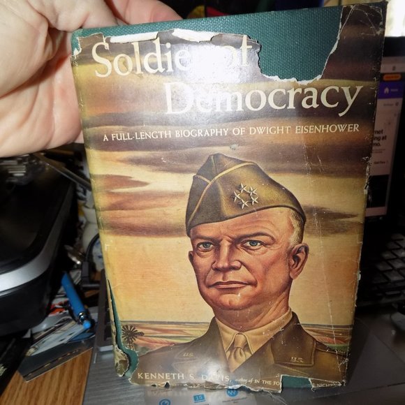 1945 HARDBACK BOOK OF SOLDIER OF DEMOCRACY BIOGRAPHY OF DWIGHT D EISENHOWER - Picture 1 of 3
